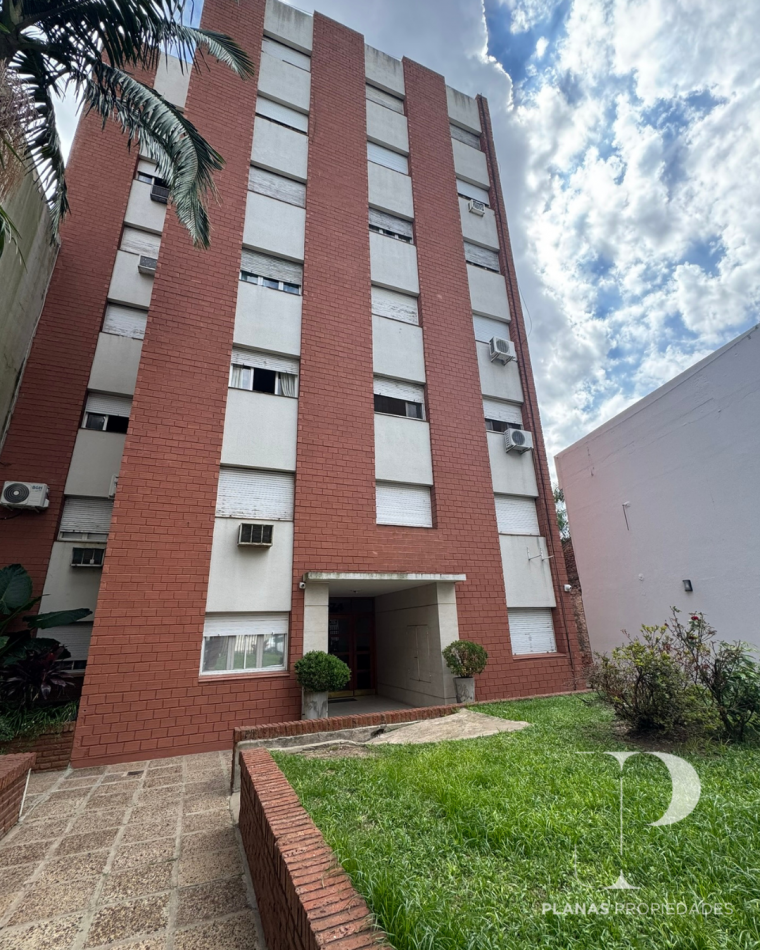 SE VENDE HERMOSO Y AMPLIO DEPARTAMENTO 3 DORMITORIOS CON COCHERA EN ZONA PARQUE URQUIZA